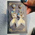 マーメイドピアス  人魚ピアス パールピアス 花ピアス 尾ひれ