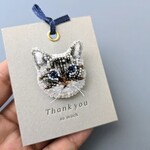 シャムトラ猫のビーズ刺繍ブローチ