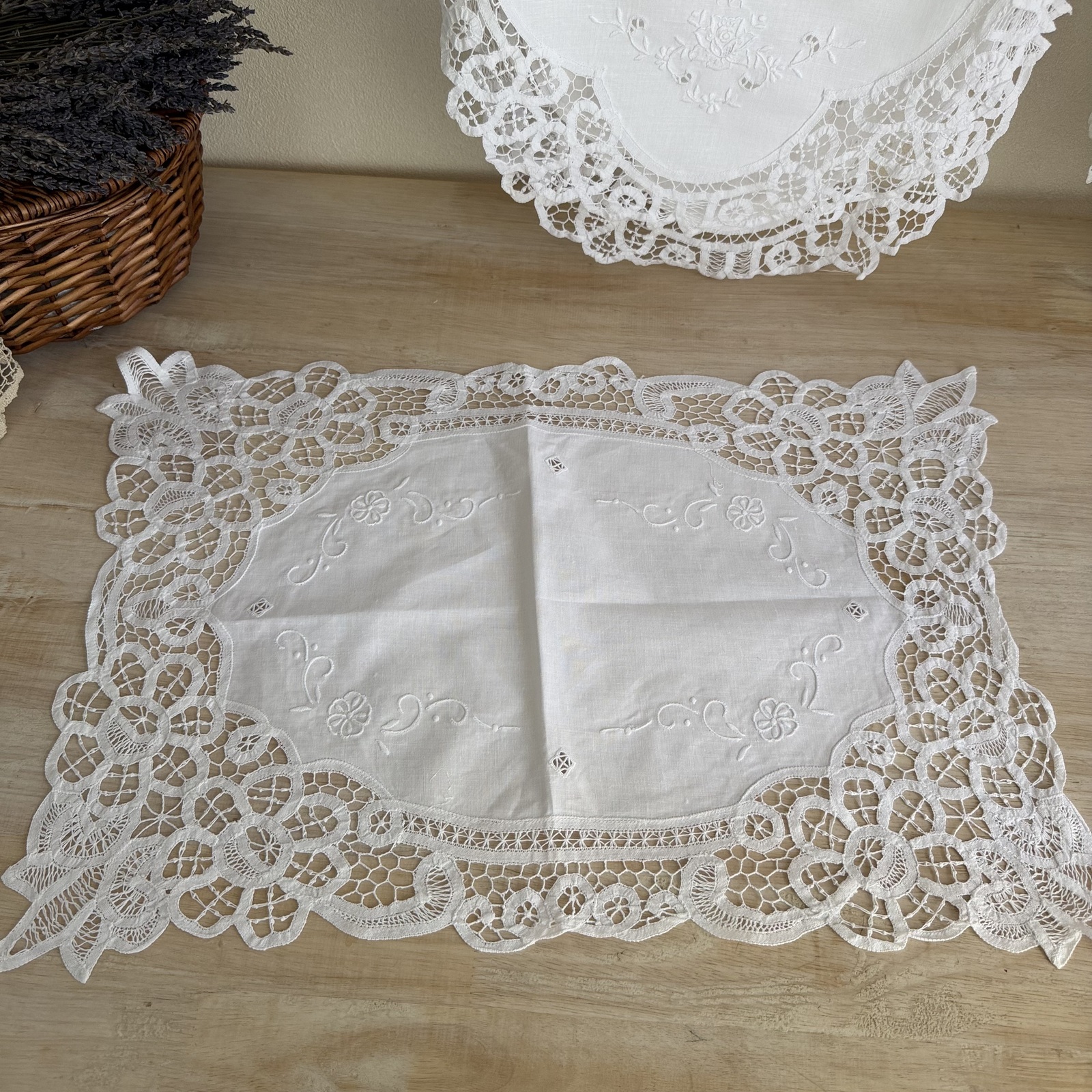 ヴィンテージ 手刺繍 リネン花柄カットワーク レーステーブルクロス