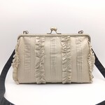 長財布も入る大きめ　大人可愛いフリル＆タック　がま口ショルダーバッグ　25cm口金　ベージュ　808