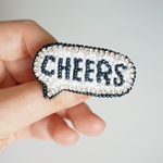 【ビーズ刺繍】乾杯！CHEERS吹き出しブローチ（ネイビー×パール）
