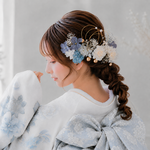 くすみブルーと桃の花の髪かざり　No.B001 髪飾り　成人式　卒業式　結婚式　成人式髪飾り　卒業式髪飾り　結婚式髪飾り　ヘアアクセサリー　髪かざり　振袖　着物　和装　留袖　前撮り　花嫁