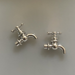 【2個セット】ミニチュア 蛇口パーツ 高さ1.5cm / シルバー 水栓 立水栓 ドールハウス ガーデン キッチン チャーム台座