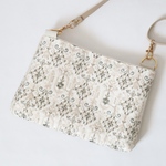 インド刺繍　サコッシュ　キラキラ　花　帆布　ショルダー　スパンコール　上品　お出かけ　身軽　手ぶら　外出　お迎え　軽量
