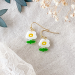 ノスタルジーなお花のピアス🌼*･