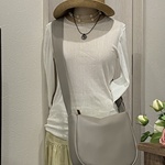 夏のSALE品撥水次世代レザー２WAY ショルダー　MSサイズ、グレージュ「雨でもヘビロテ」