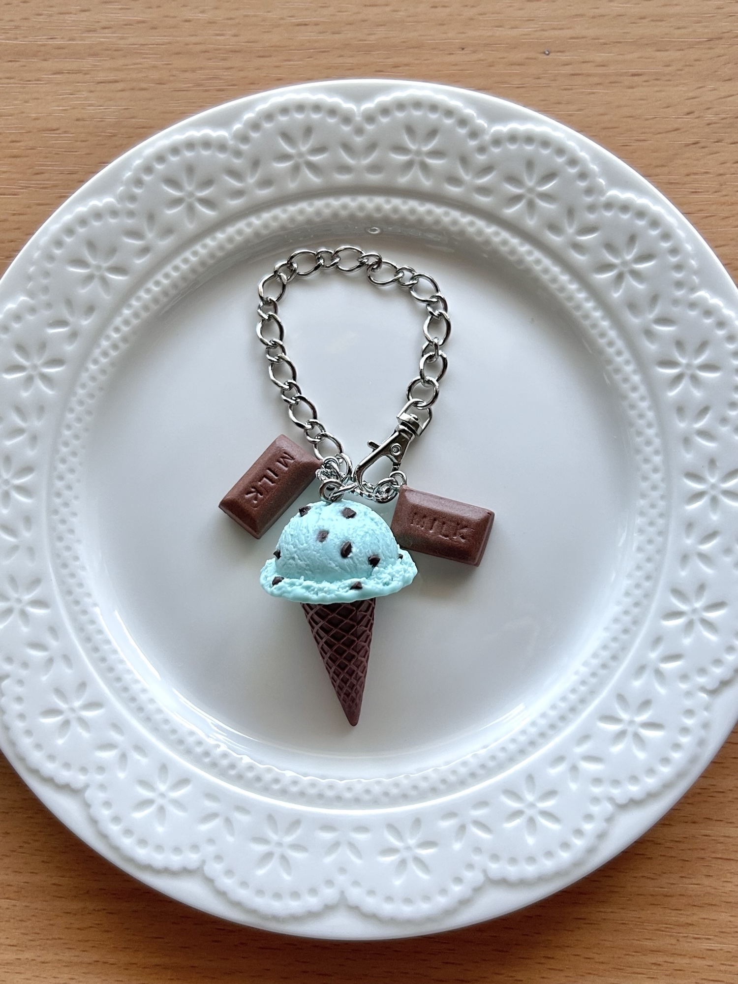 大人のチョコミントアイスクリームのバッグチャーム/キーホルダー