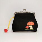 ～キノコづくし～ 【手刺繍】きのこの森のがま口ポーチ✦水引きのこのチャーム付