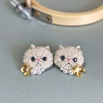 もふ猫 (オフホワイト) ピアス　ビーズ刺繍　猫