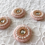 【復活作品】まんまるいパール刺繍イヤリング（コーラルピンク)