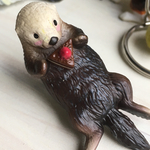 こんな所にチョコレートケーキが好きなラッコちゃん
