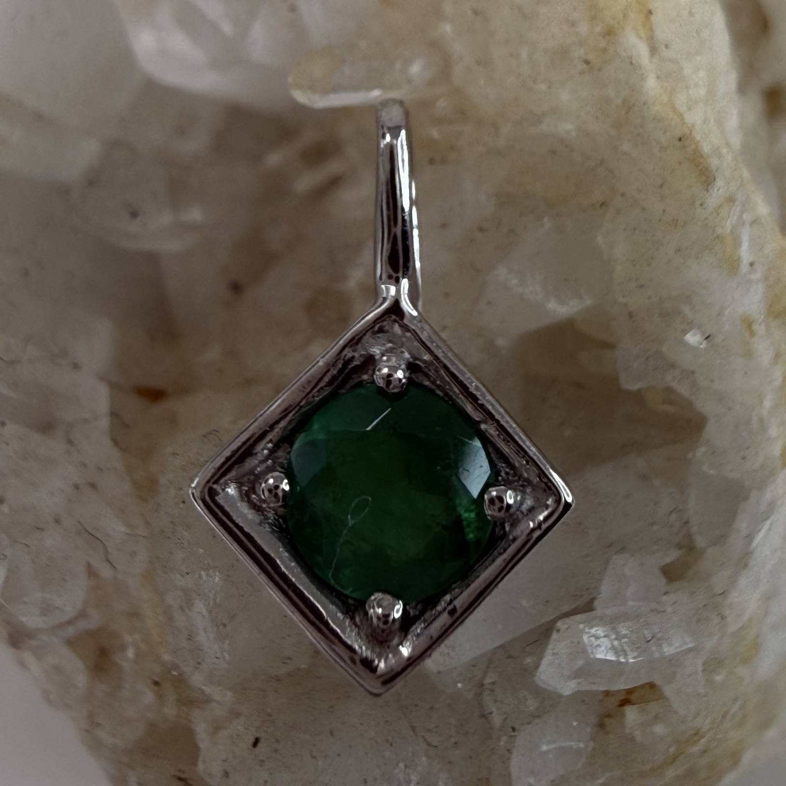 自社新品枠】Pt900 天然エメラルド ペンダントトップ 0.15ct - よーだ 