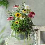 夏を束ねた花かご