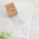 正座で手を振る猫のはんこ