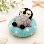 うきわペンギン君 水色ドットver.