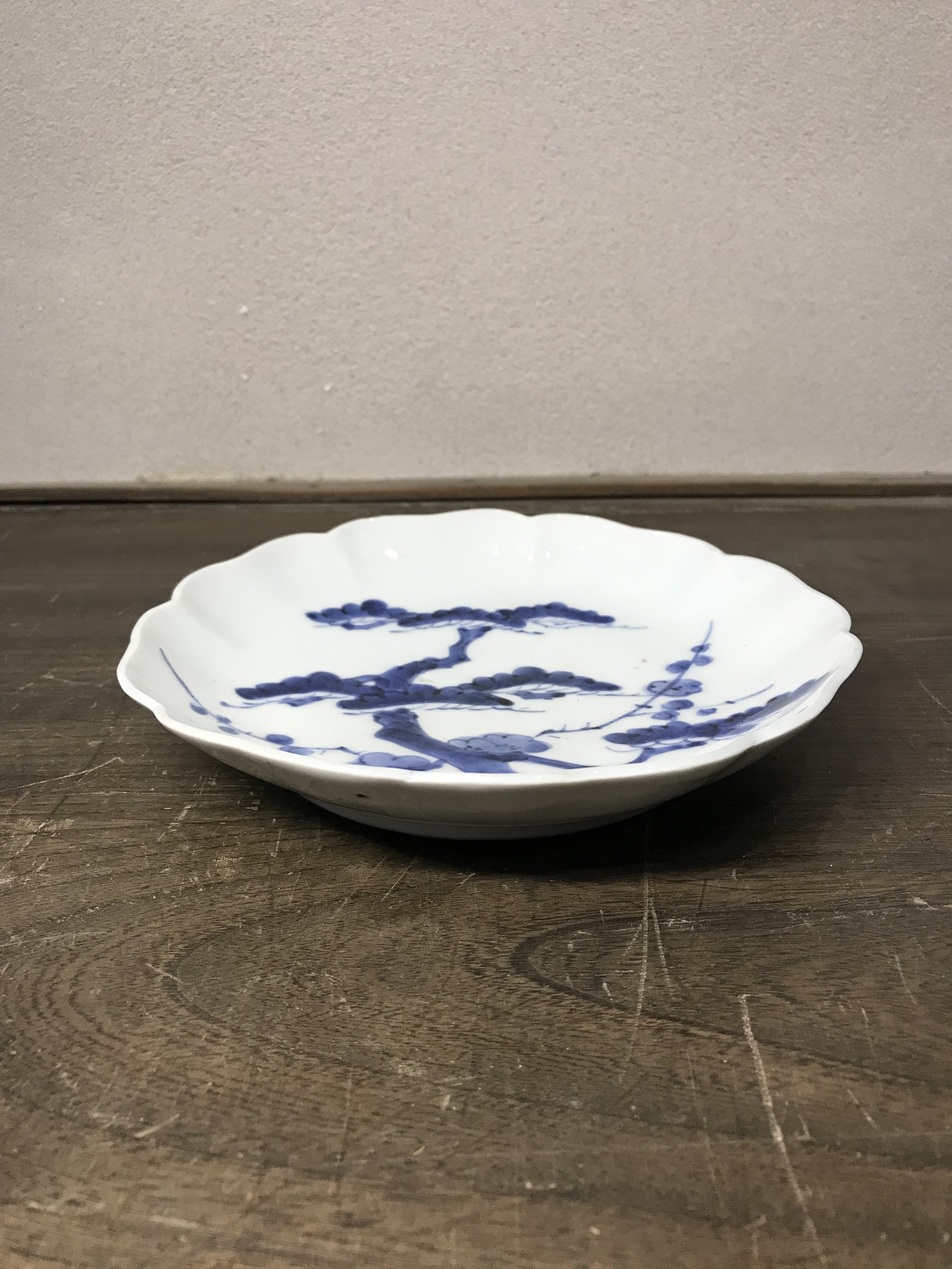 希少 古伊万里 染付 松竹梅文皿 江戸後期アンティーク 和食器 輪花形