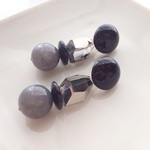 メタリックグレーのボリュームピアス