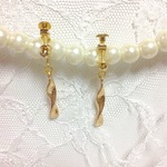 ひねりチャームシンプルイヤリング・ピアス