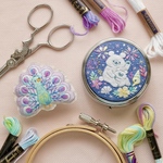 [ yakusimasumiさま用ページ ]白熊親子と花火 動物刺繍アクセサリーケース、孔雀刺繍ブローチ
