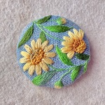 リネンと刺繍のひまわりのヘアゴムorブローチ3