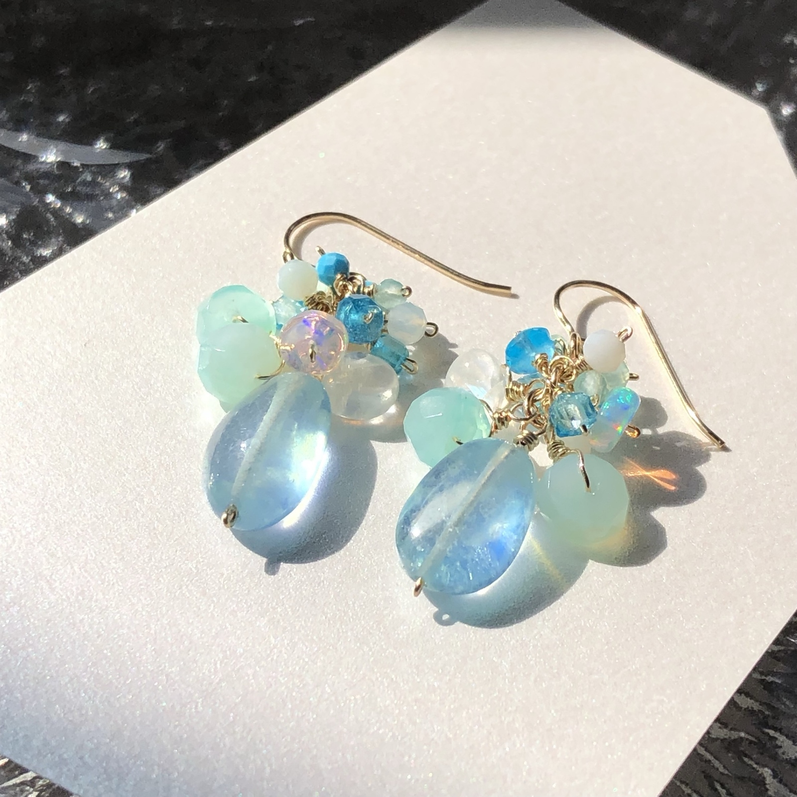 UV蛍光ドラゴンガーネット&大粒モスアクアマリンのチャーム＊14kgf＊ 14kgf*夏色アクアマリンのピアス - MOLTO MUPICO | minne byGMOペパボ