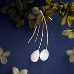 白蝶貝の花つぼみピアス　～Luana
