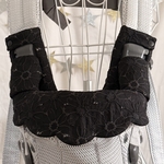 babybjorn☆ベビービョルン☆ハーモニー☆抱っこ紐カバー☆☆もくもくデザイン☆上品　華やか　マーガレット刺繍　ブラック　肩紐カバー付き