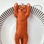 お昼寝猫ちゃんのフェルトマスコットストラップ