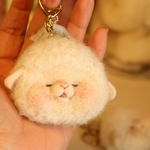 おやすみひつじちゃんキーホルダー（チャーム付き）