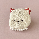 猫の手刺繍ブローチ【木いちごメリー】ギフト　プレゼント｜本革　レザー｜フルーツ　果物｜赤　水玉　ドット｜大人かわいい　レトロ｜パール