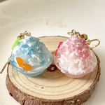 ミニチュア　ブルーハワイミルクとメロンミルクのかき氷ピアス