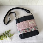 ミニショルダーバック　ポシェット　インド刺繍リボンがお洒落　コンパクトサイズのデニムバック　