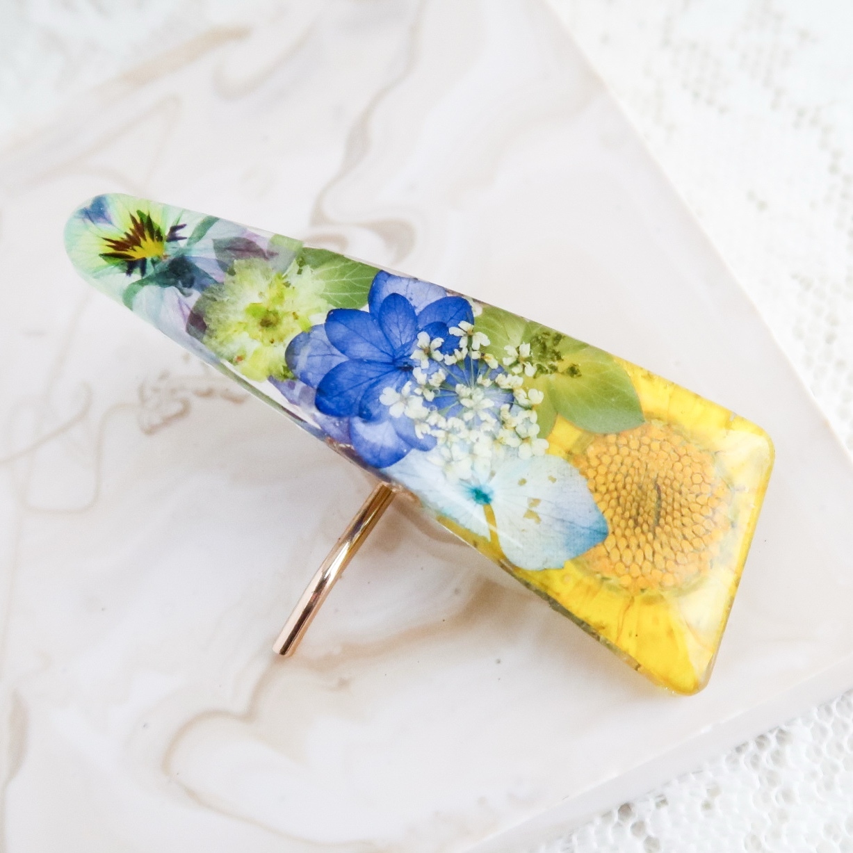 押し花ポニーフック 苺 たっぷり押し花のポニーフック〜イエロー&ブルー〜 - pycpyc'S GALLERY
