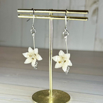 [ﾃﾞｨｯﾌﾟﾌﾗﾜｰ]一輪のユリの花ピアス/イヤリング(シルバー]