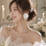 花嫁様にも🥰大ぶりホワイトフラワーとジャラジャラピアス、イヤリング