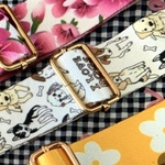 j様専用ページ/ワンちゃん柄×ゴールド金具/ワンタッチ長さ調整可能ストラップ/斜め掛けストラップ