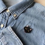 茶トラのおチビちゃん　ブローチ　愛猫と一緒にお出かけ気分♪ 手刺繍　ビーズ刺繍　猫好き　猫刺繍　動物刺繍　猫の日　猫グッズ　プレゼント　世界猫の日　子猫ちゃん　アクアグリーン