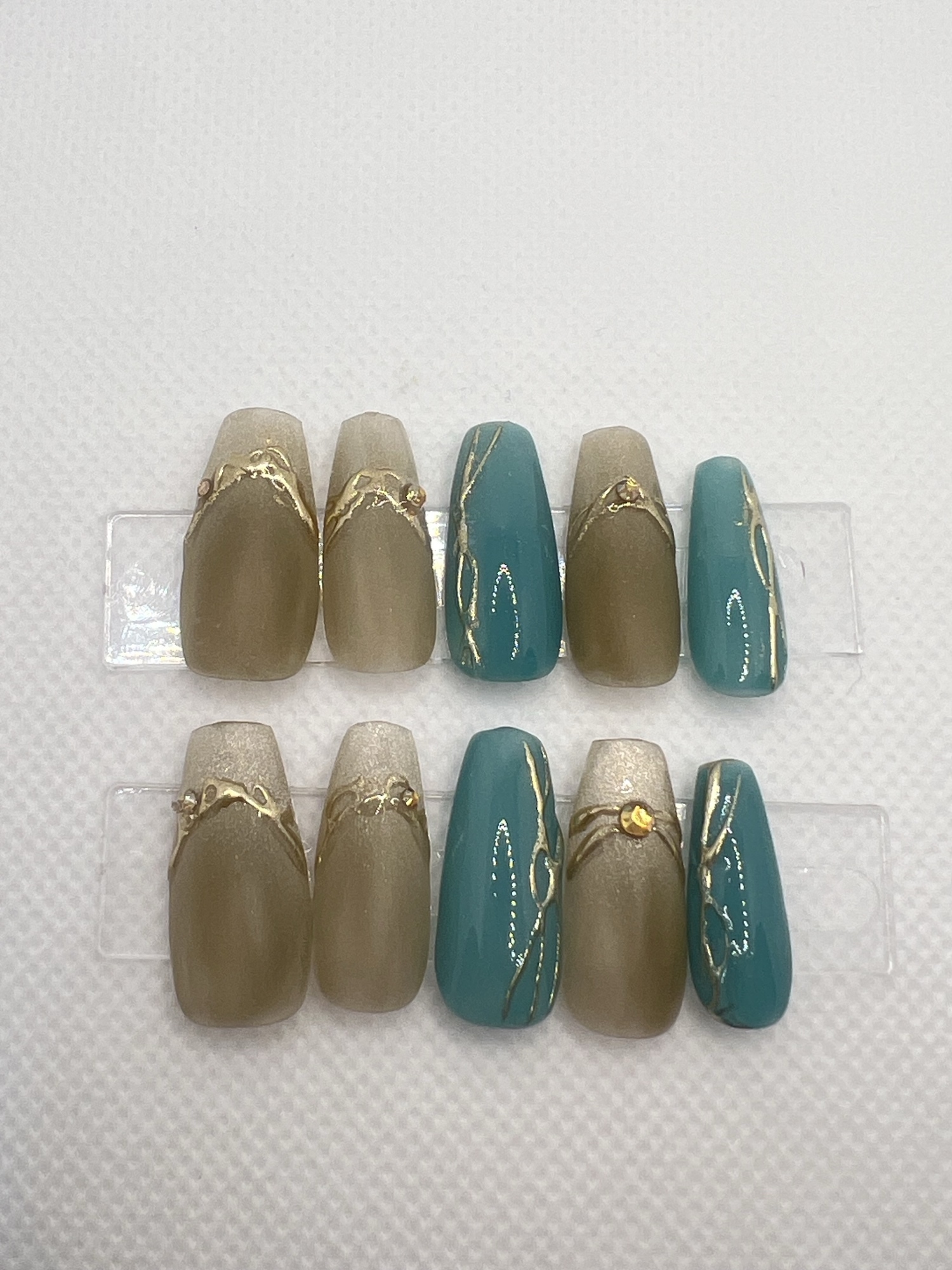 no.5 ブルーグラデーション × オーロラビジューネイル｜上品ニュアンス