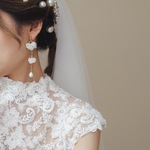 ピアス　イヤリングに変更可　お花　ビーズ　ロング　ホワイト　ウェディング　セレモニー　綺麗め　清楚　ゆらゆら　かわいい　パール　プレゼント　入園式　入学式　ハレの日
