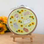 向日葵の刺繍インテリアフレーム｜ひまわり畑をかけるうさぎさんたち 夏のお花インテリア 手刺繍《送料無料》