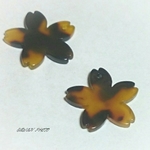 (送料込み)８個入り🎵べっこう風桜チャーム
