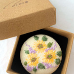 【刺繍ブローチ】ひまわり畑-purple- / 手刺繍 くるみボタン ブローチ 夏 浴衣 