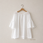 エンブロイダリーレース　コットンのゆったり大人可愛いギャザーブラウス　白　embroidery lace cotton gethered blouse 