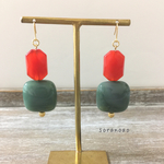 冬 ヴィンテージ風深いグリーンとレッドの大ぶりピアス