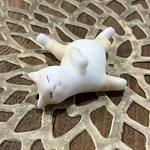 ぐうたらネコ箸置き（茶トラシロ）