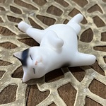 ぐうたらネコ箸置き（クロシロ）