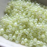 【10g】約110個/4mm/ミルクイエロー/不揃いガラスビーズ
