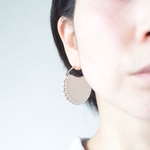 Flat【レザーピアス 】color: white 