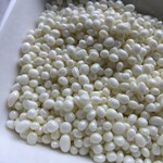 【10g】約150個/ミルキーイエロー/不揃いガラスチップ（穴なし）