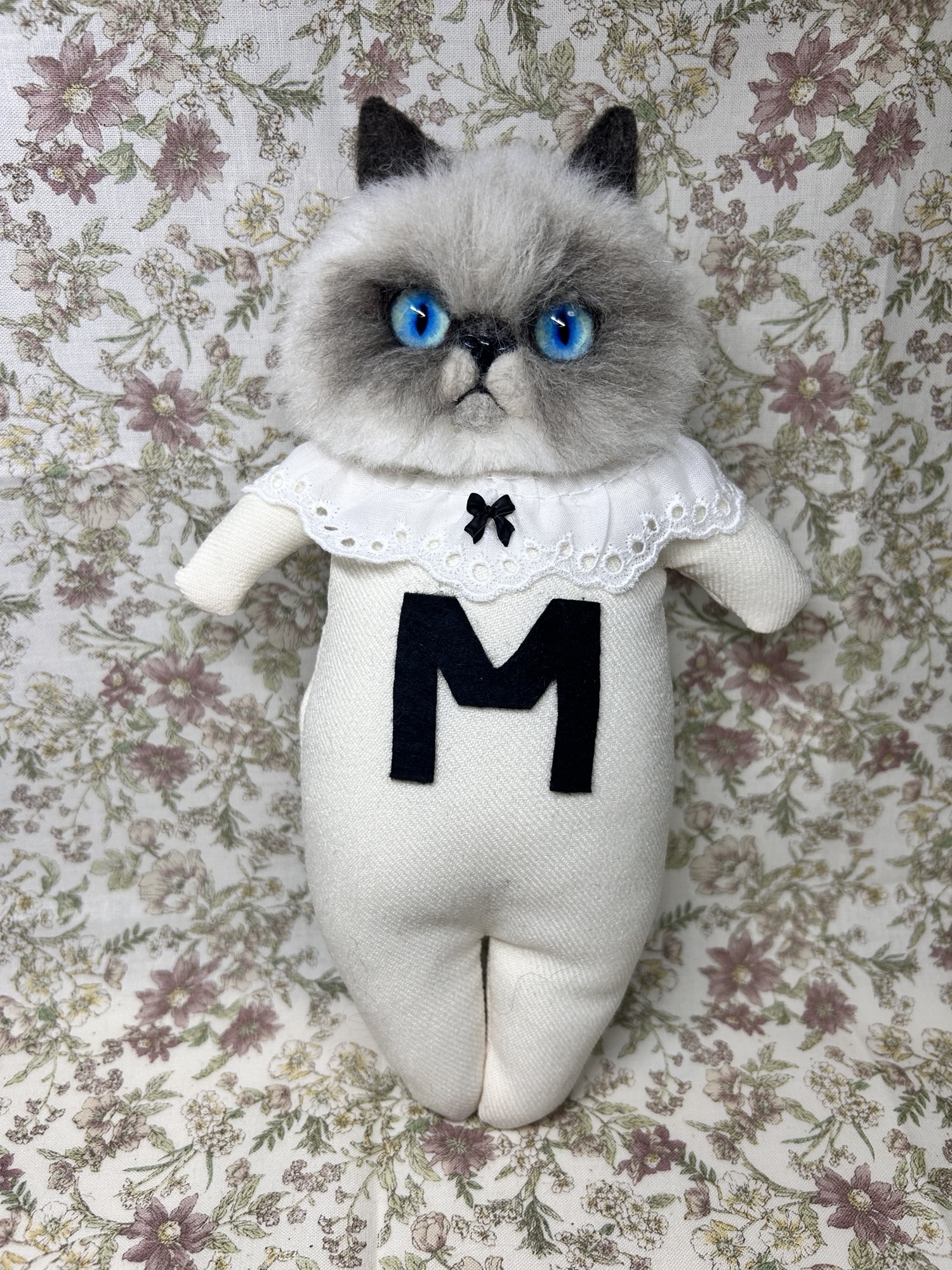 ぬいぐるみ（白グレー）